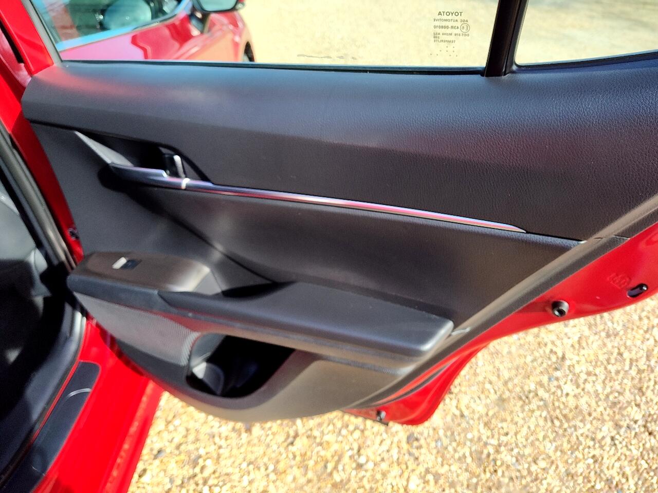 Toyota Camry SE Auto (Natl) 2024