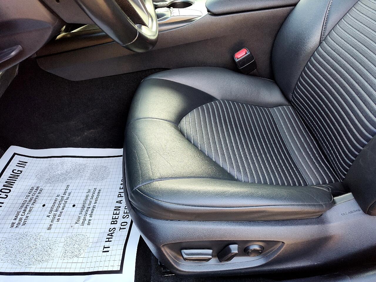 Toyota Camry SE Auto (Natl) 2024