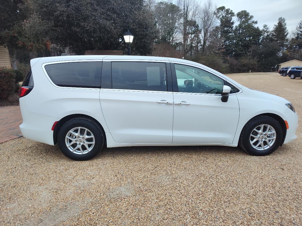 Chrysler Voyager LX FWD 2023