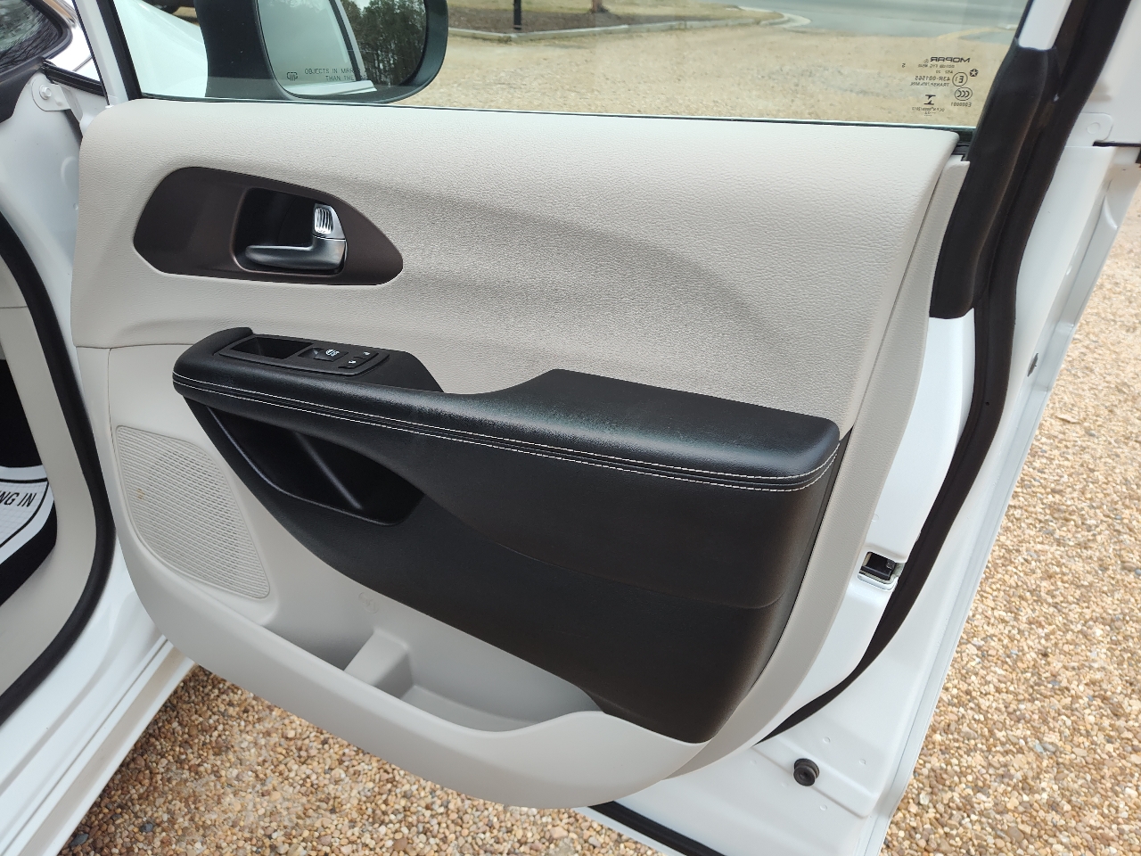 Chrysler Voyager LX FWD 2023