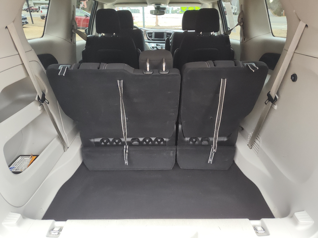 Chrysler Voyager LX FWD 2023