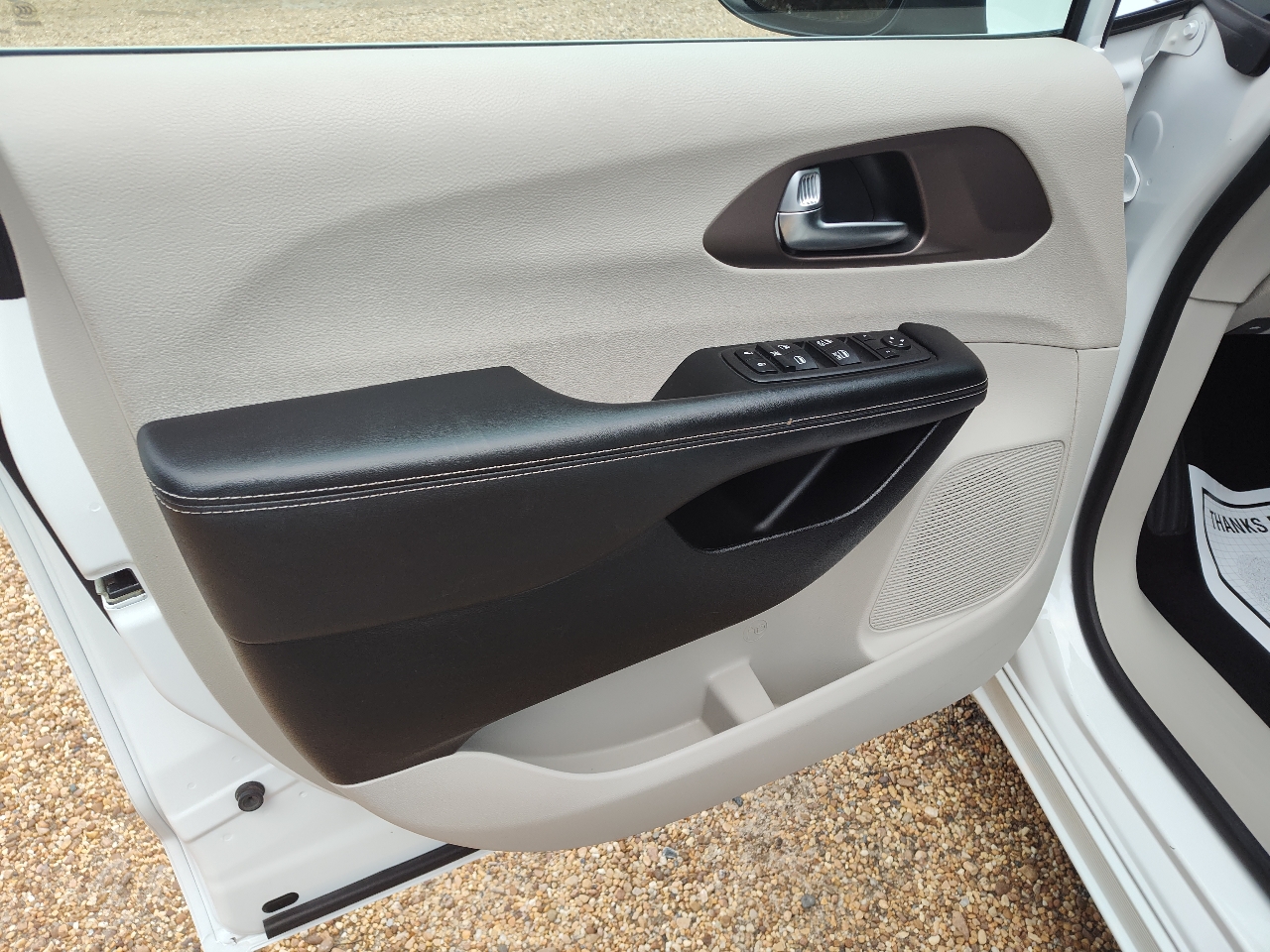 Chrysler Voyager LX FWD 2023