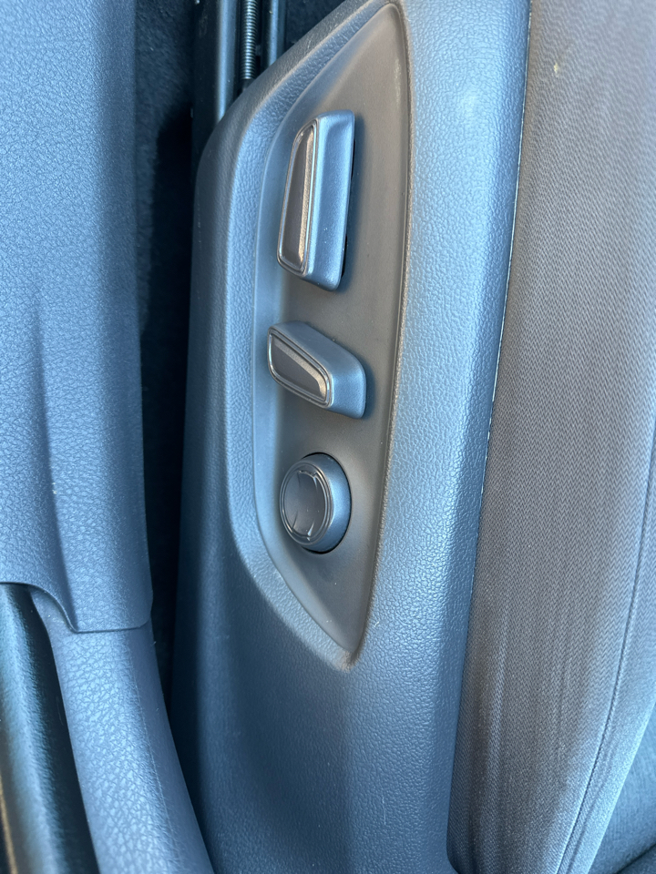 Toyota Camry Hybrid LE CVT (Natl) 2021