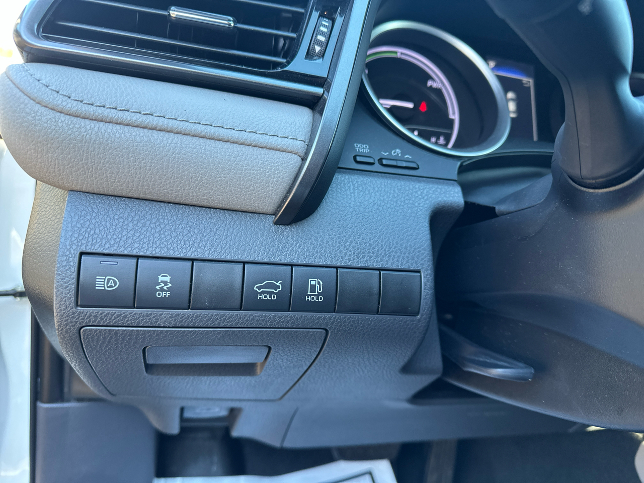 Toyota Camry Hybrid LE CVT (Natl) 2021