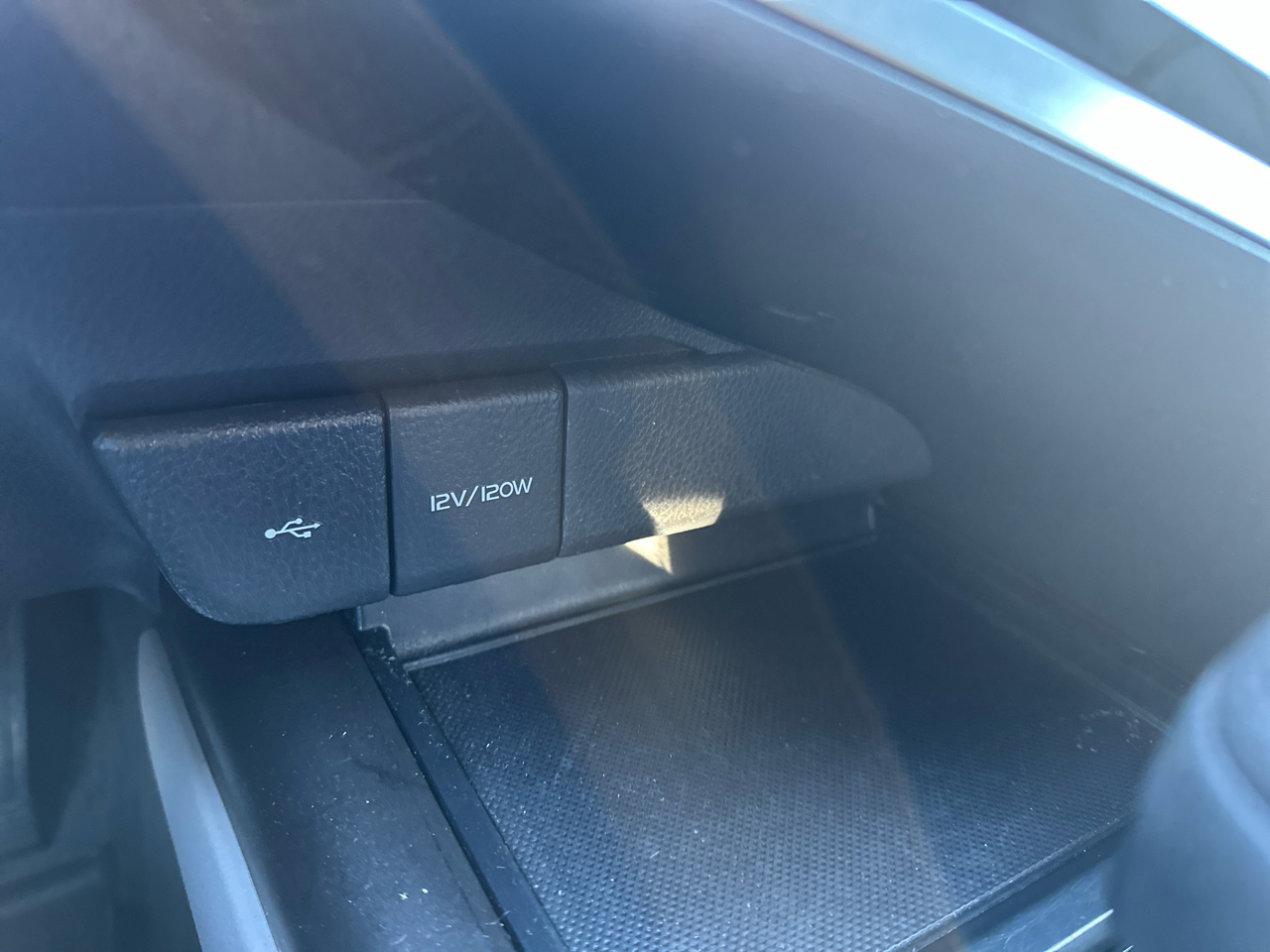 Toyota Camry Hybrid LE CVT (Natl) 2021