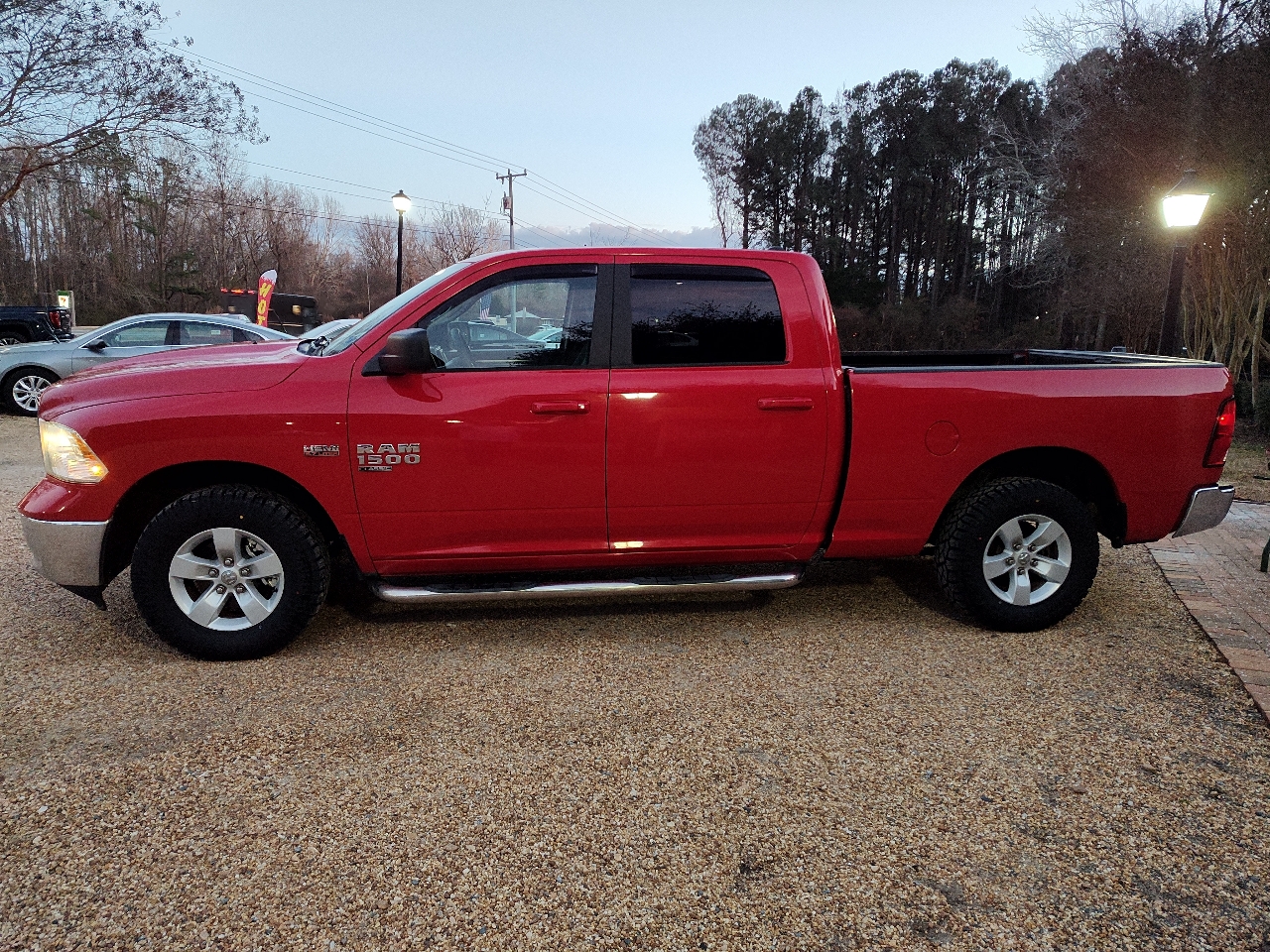 RAM 1500 Classic SLT 4x4 Crew Cab 6'4" Box 2019