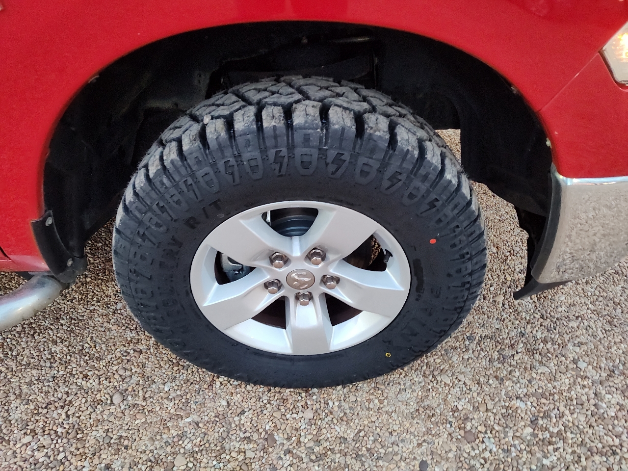 RAM 1500 Classic SLT 4x4 Crew Cab 6'4" Box 2019