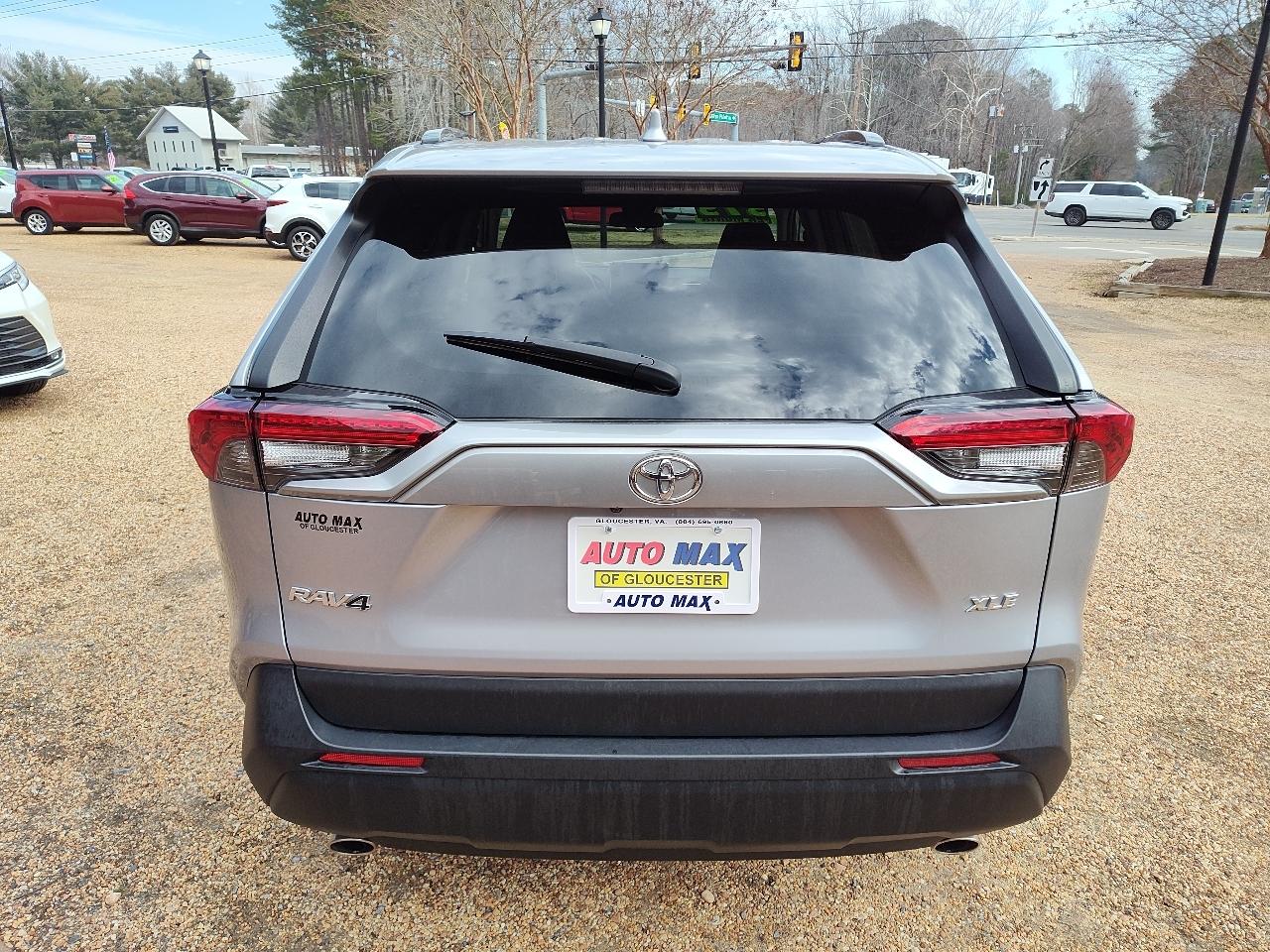 Toyota RAV4 XLE FWD (Natl) 2024