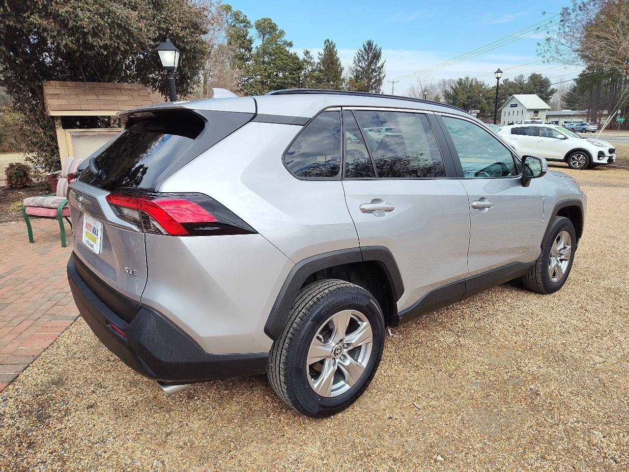 Toyota RAV4 XLE FWD (Natl) 2024