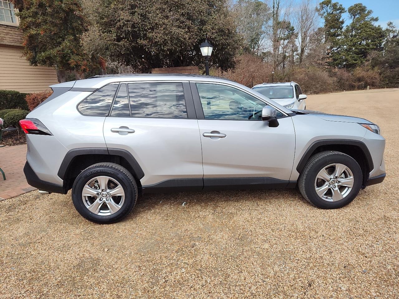 Toyota RAV4 XLE FWD (Natl) 2024