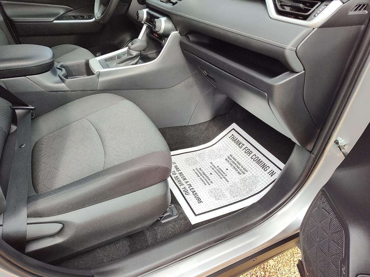 Toyota RAV4 XLE FWD (Natl) 2024