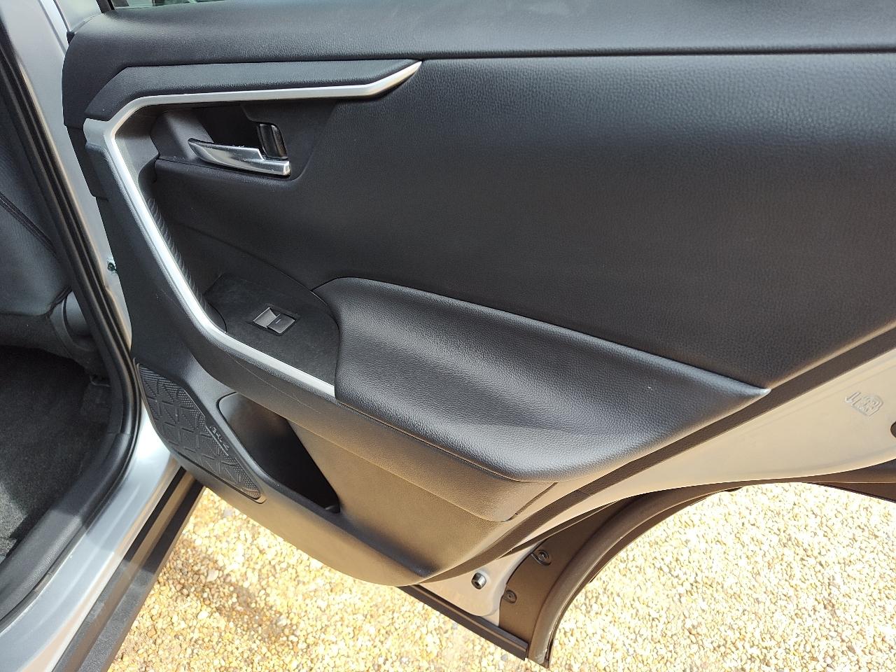 Toyota RAV4 XLE FWD (Natl) 2024