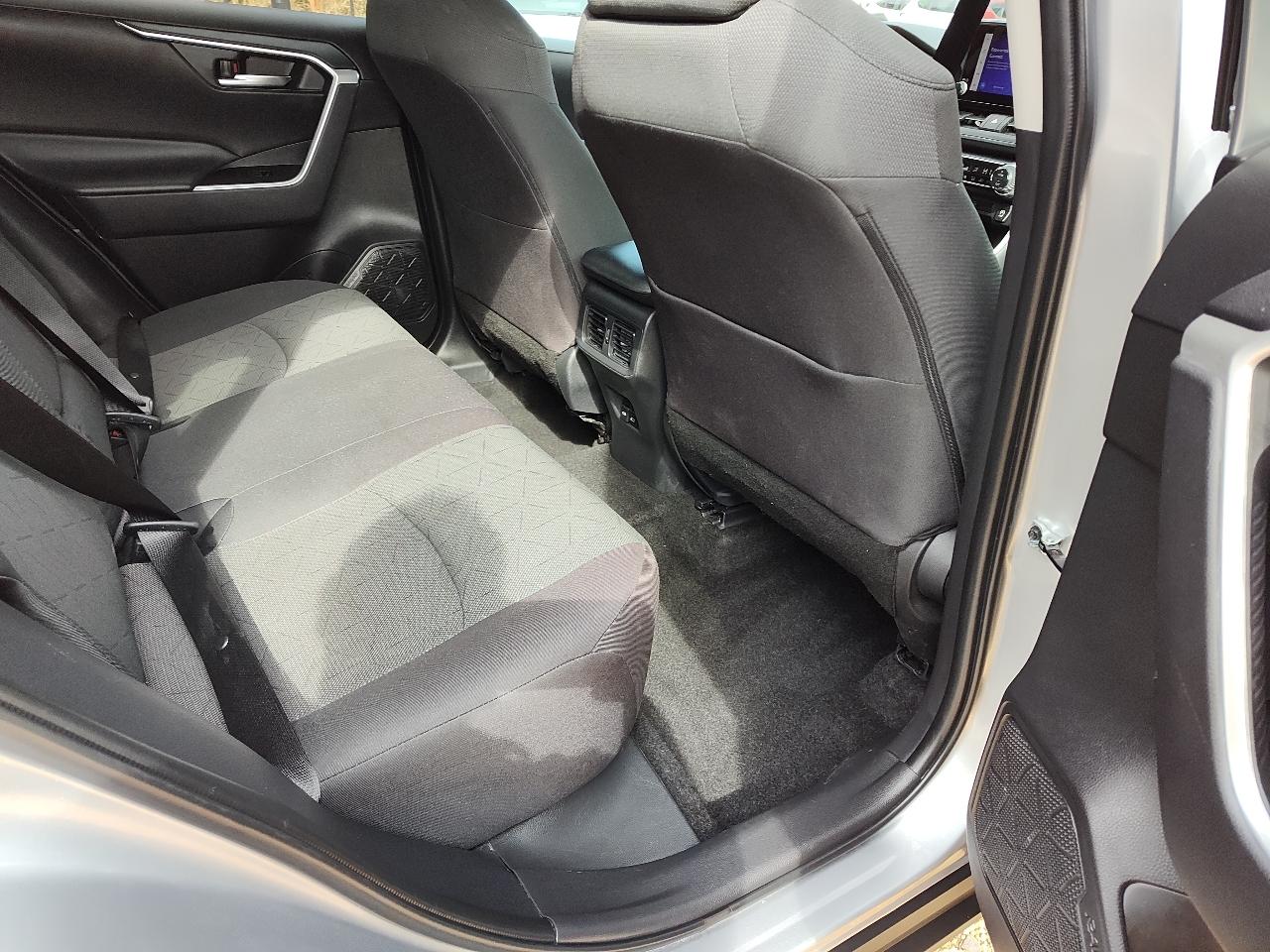 Toyota RAV4 XLE FWD (Natl) 2024