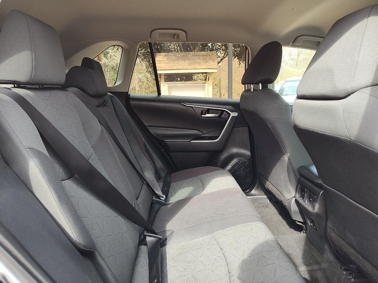 Toyota RAV4 XLE FWD (Natl) 2024