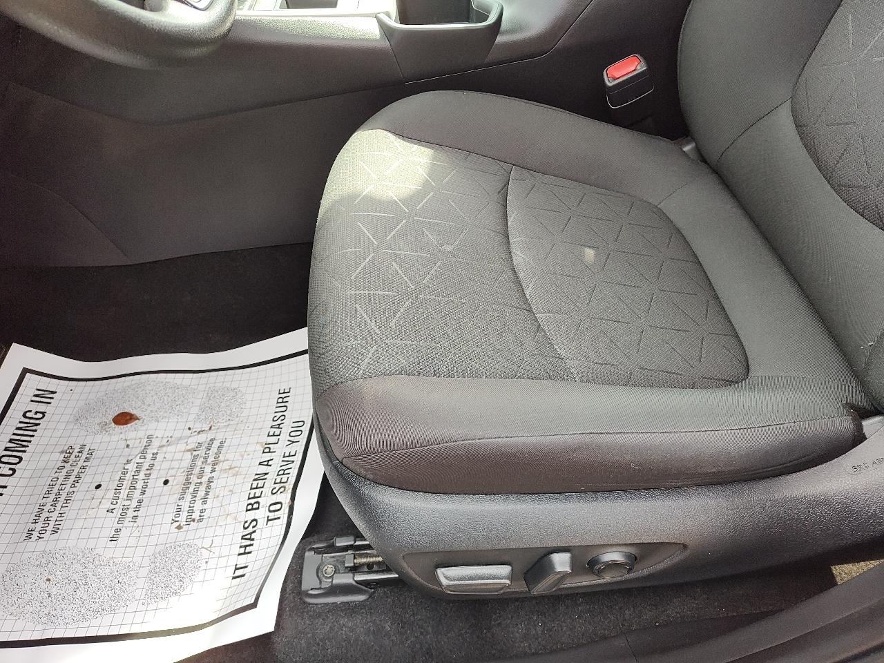 Toyota RAV4 XLE FWD (Natl) 2024