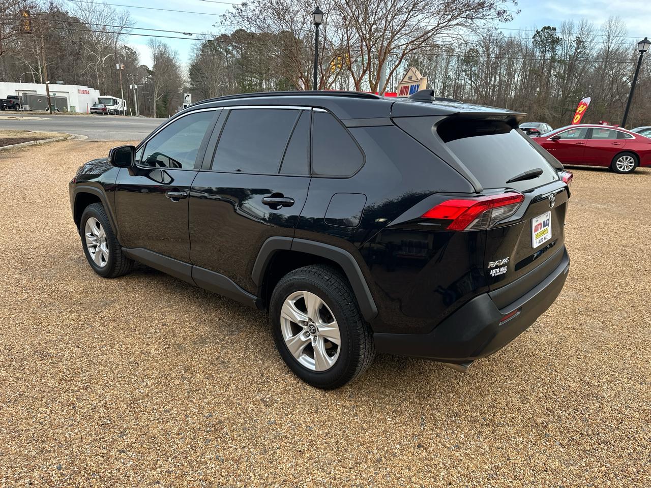 Toyota RAV4 XLE FWD (Natl) 2020