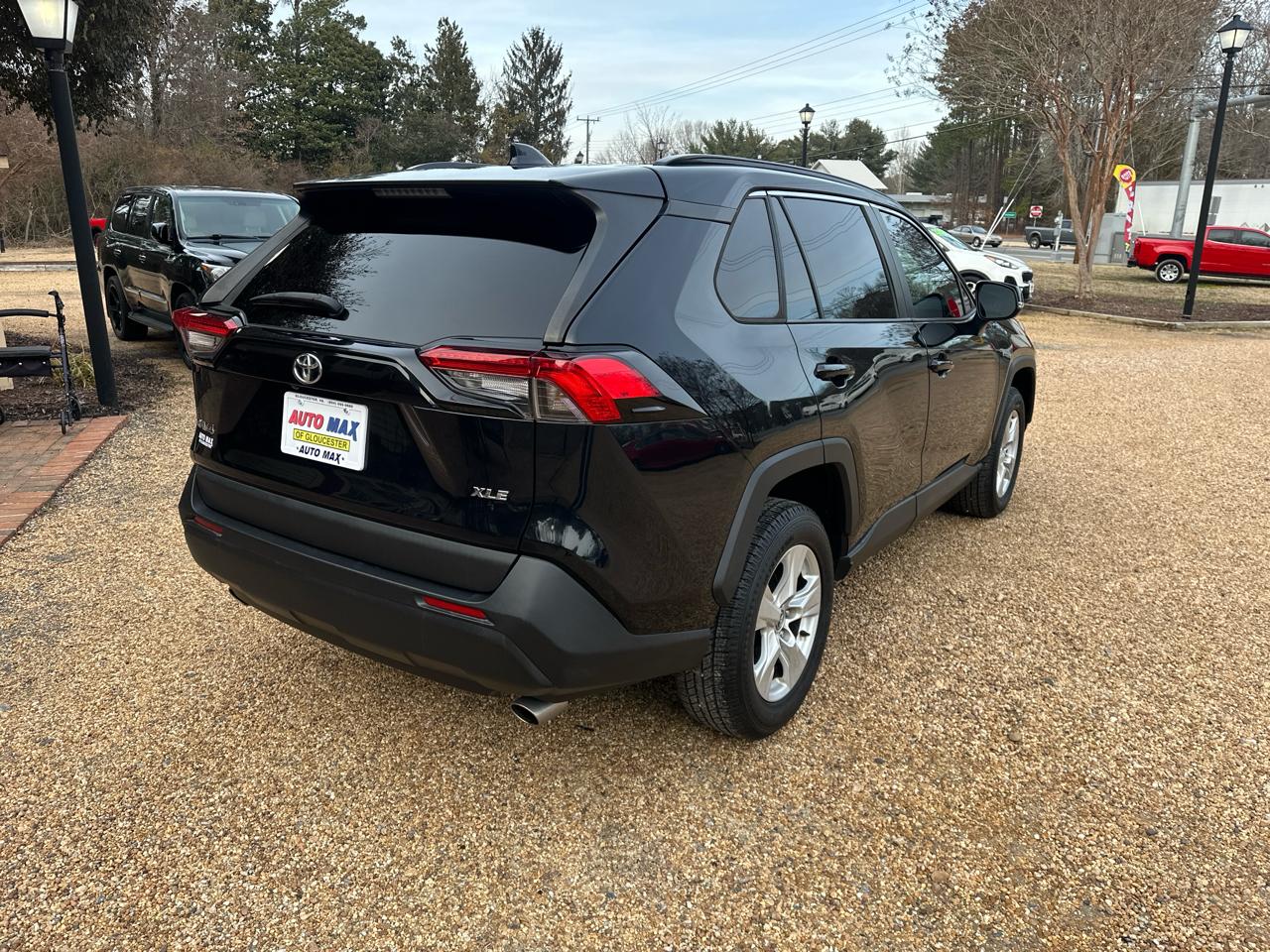 Toyota RAV4 XLE FWD (Natl) 2020