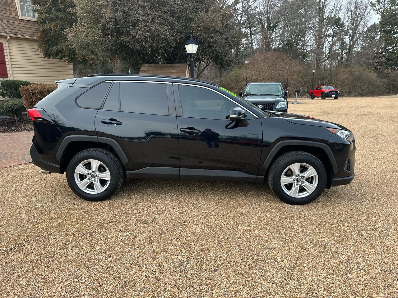 Toyota RAV4 XLE FWD (Natl) 2020