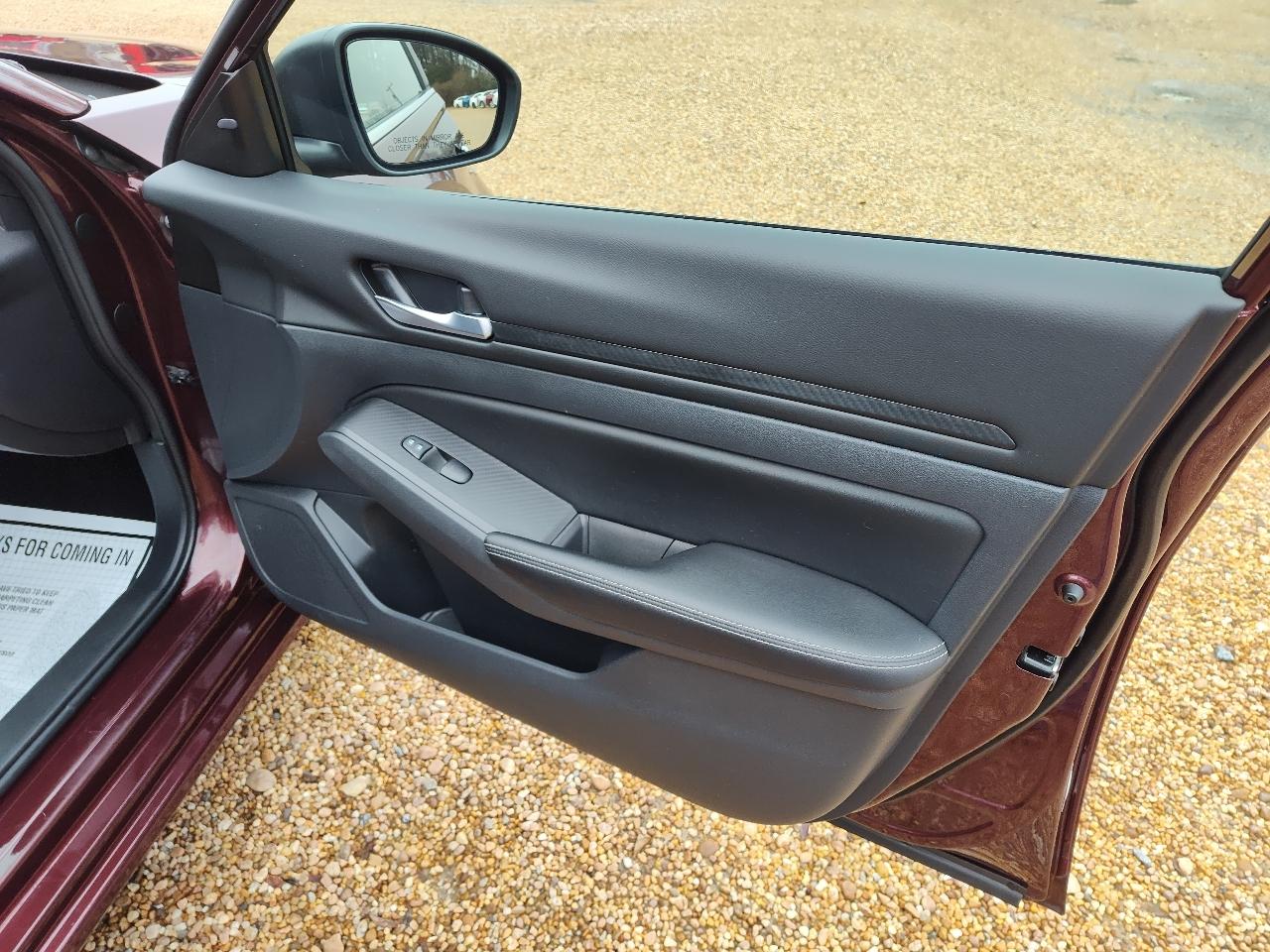 Nissan Altima SV FWD 2025