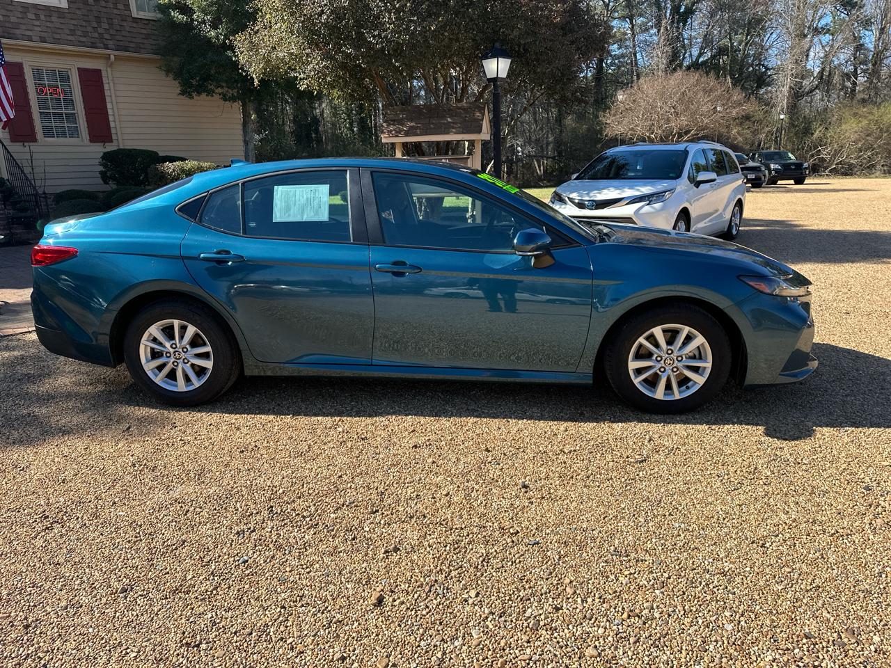 Toyota Camry XLE (Natl) 2025