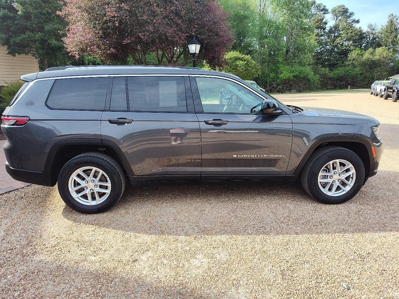 Jeep Grand Cherokee L Laredo 4x2 2023