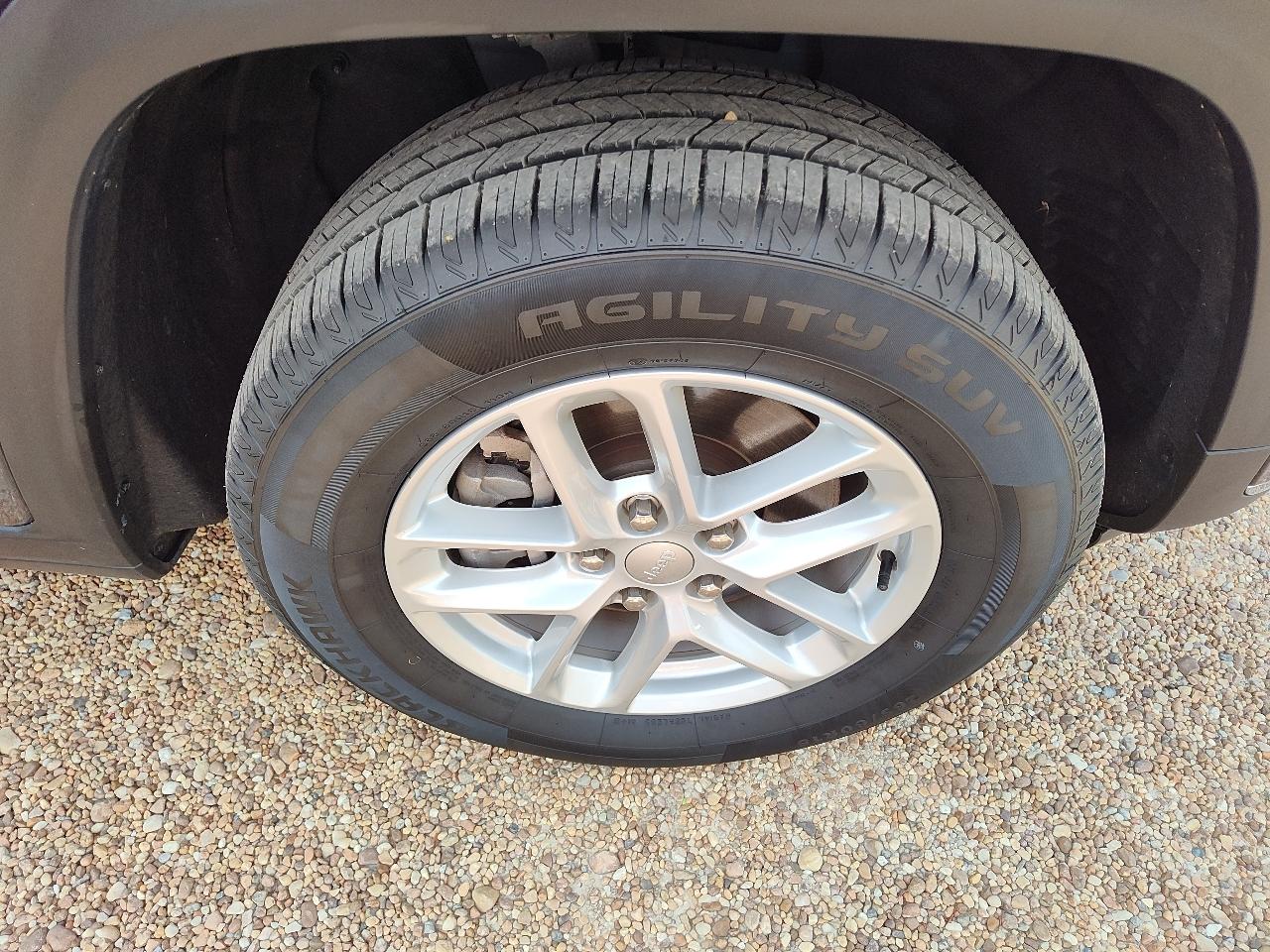 Jeep Grand Cherokee L Laredo 4x2 2023