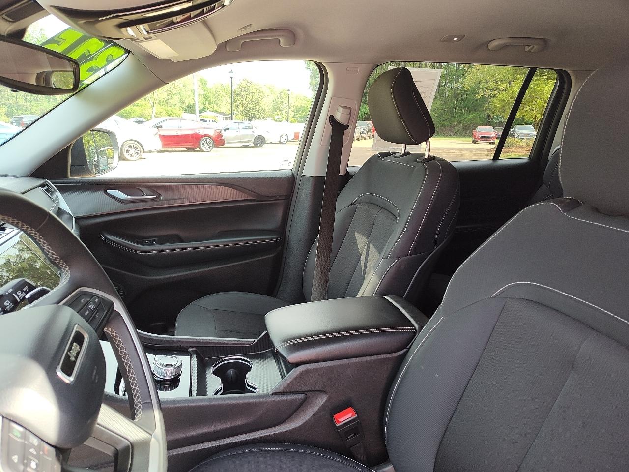 Jeep Grand Cherokee L Laredo 4x2 2023