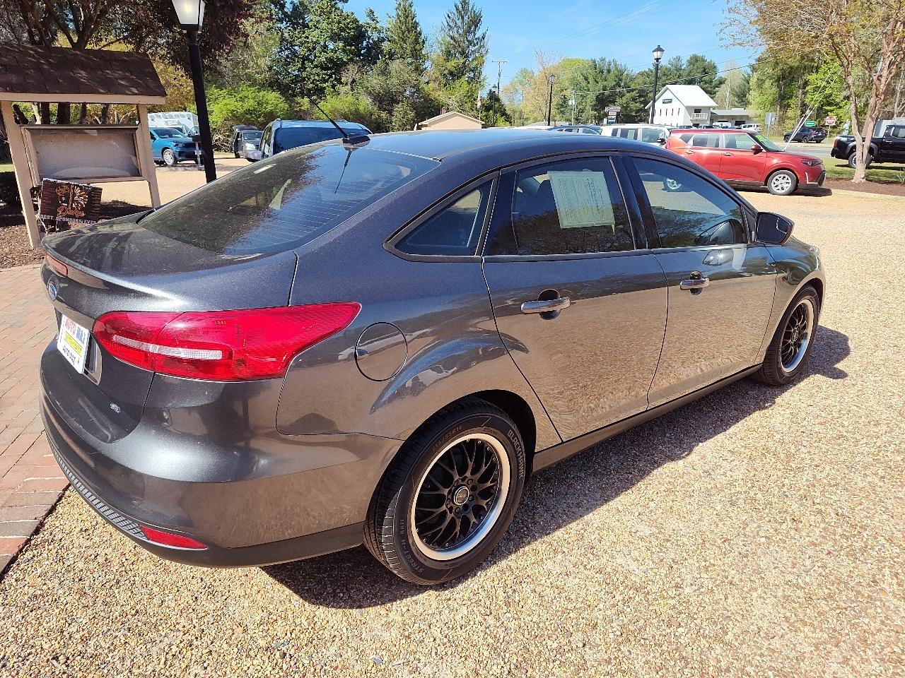 Ford Focus SE Sedan 2018