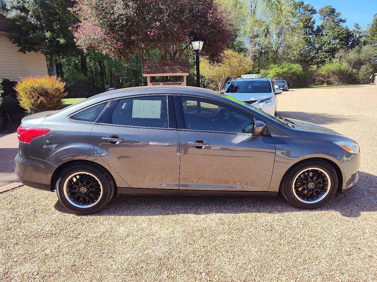 Ford Focus SE Sedan 2018