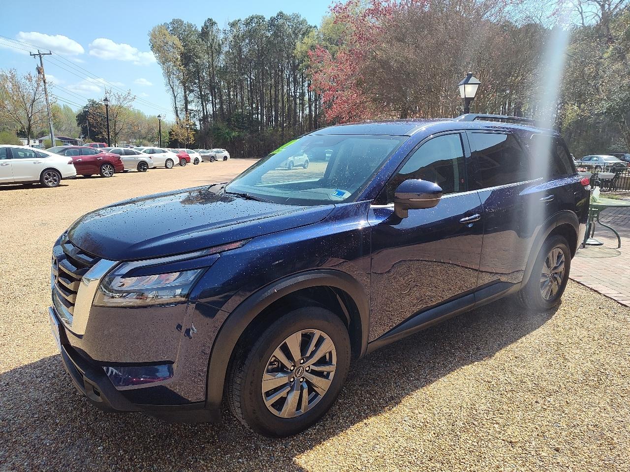 Nissan Pathfinder SV 2WD 2024