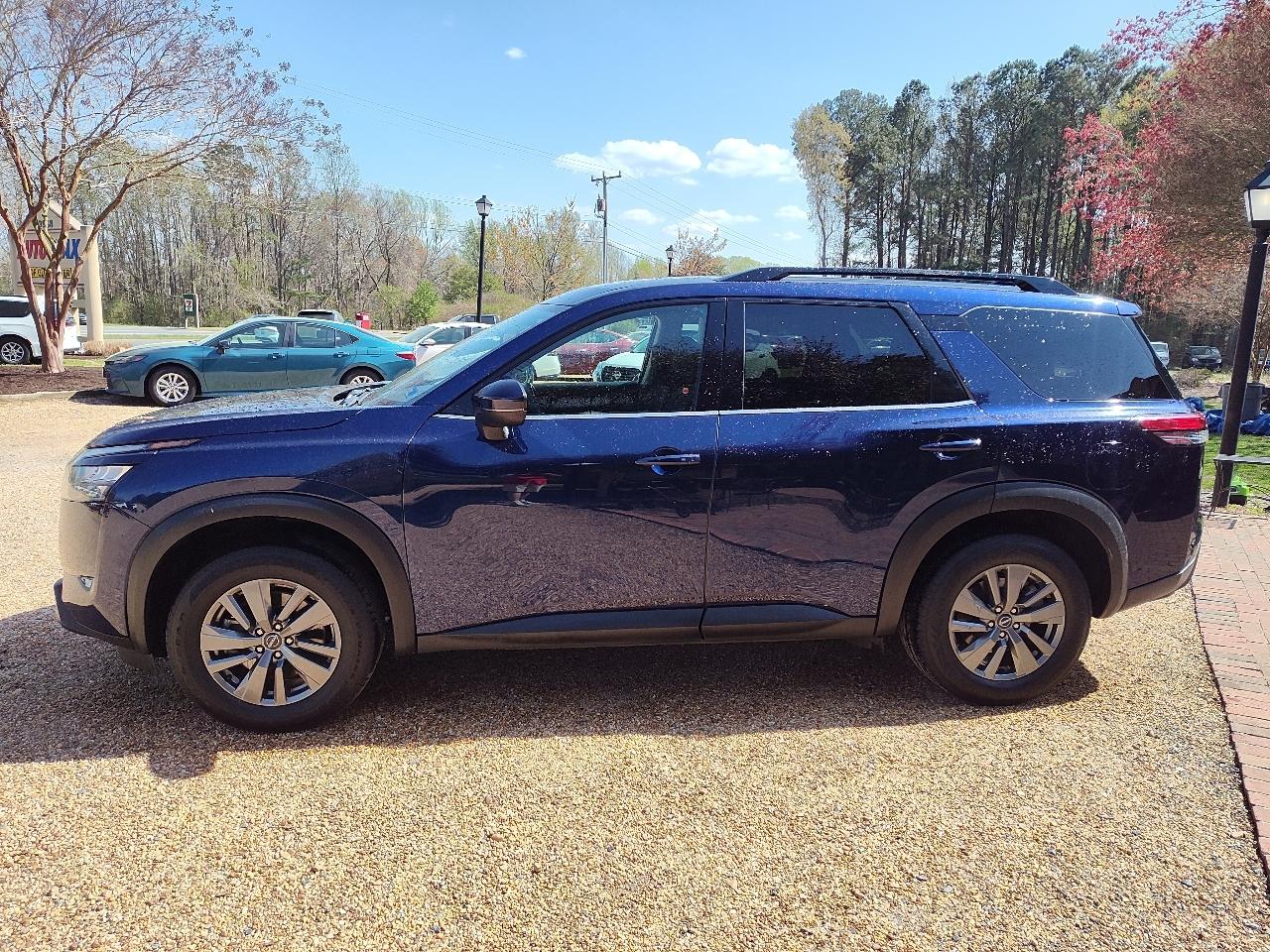 Nissan Pathfinder SV 2WD 2024