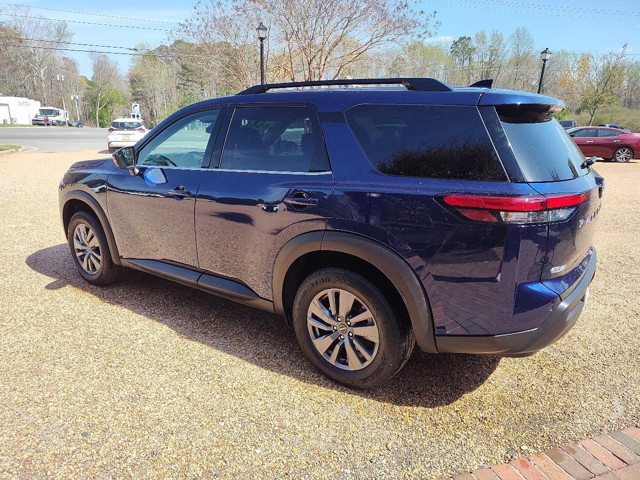 Nissan Pathfinder SV 2WD 2024