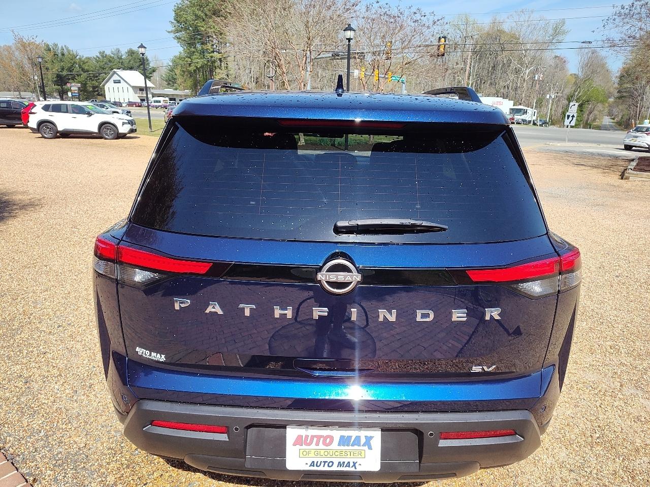 Nissan Pathfinder SV 2WD 2024