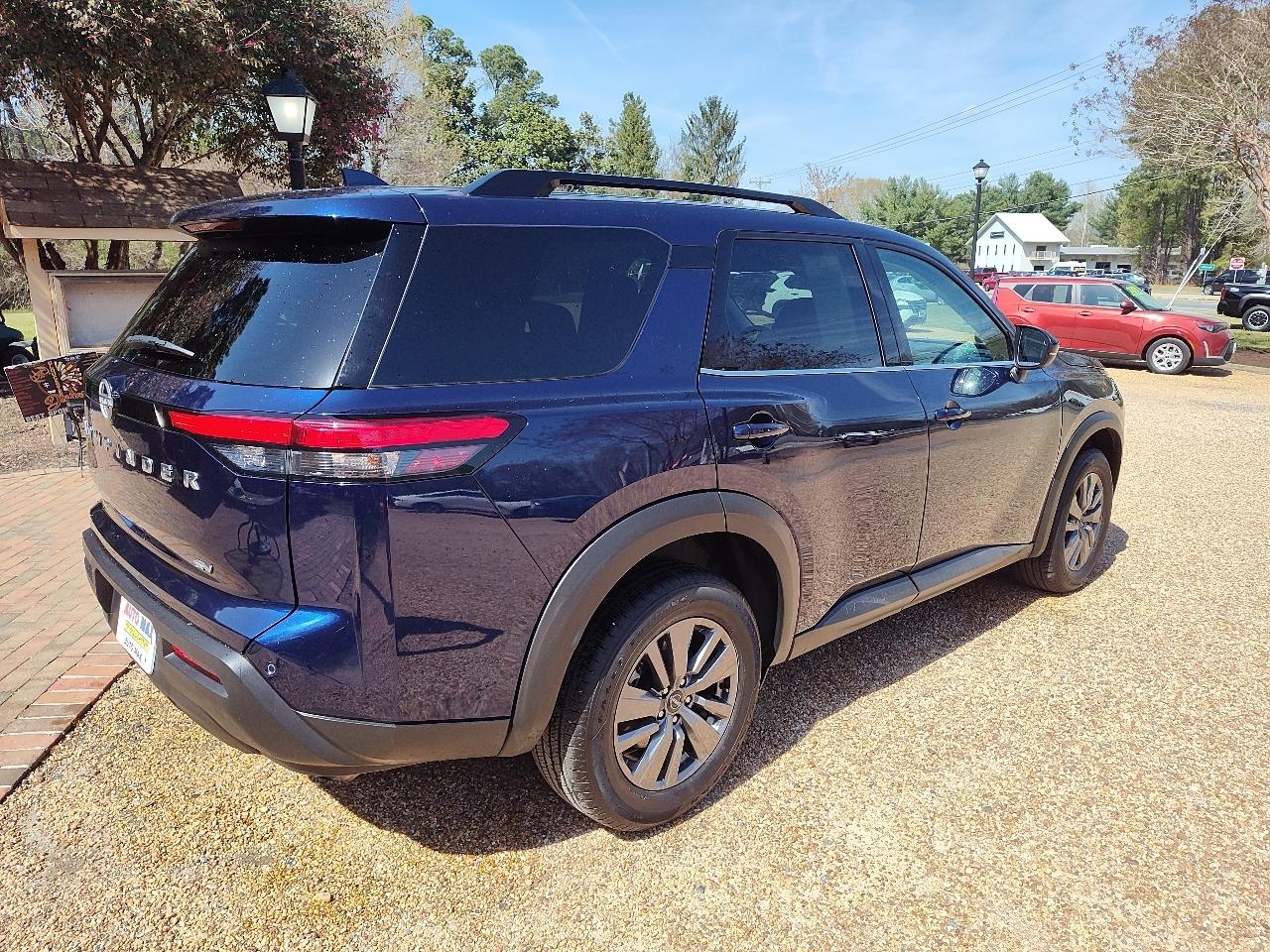 Nissan Pathfinder SV 2WD 2024