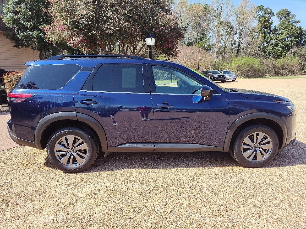 Nissan Pathfinder SV 2WD 2024