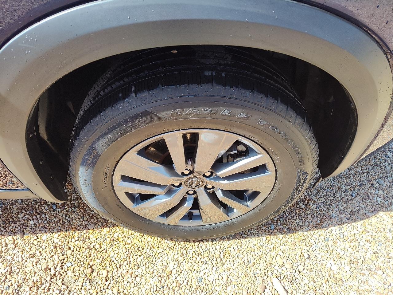 Nissan Pathfinder SV 2WD 2024