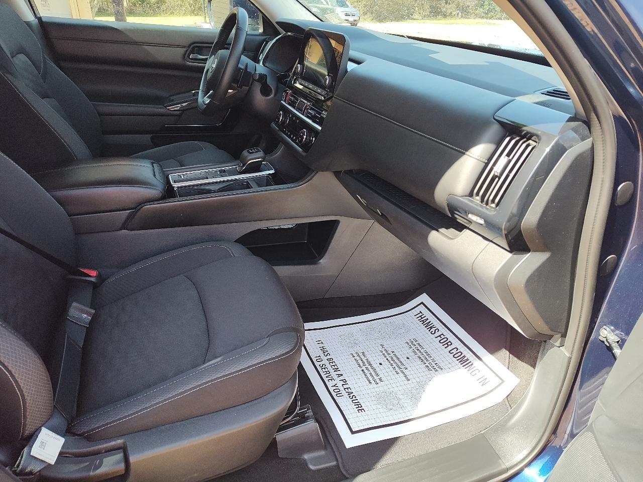 Nissan Pathfinder SV 2WD 2024