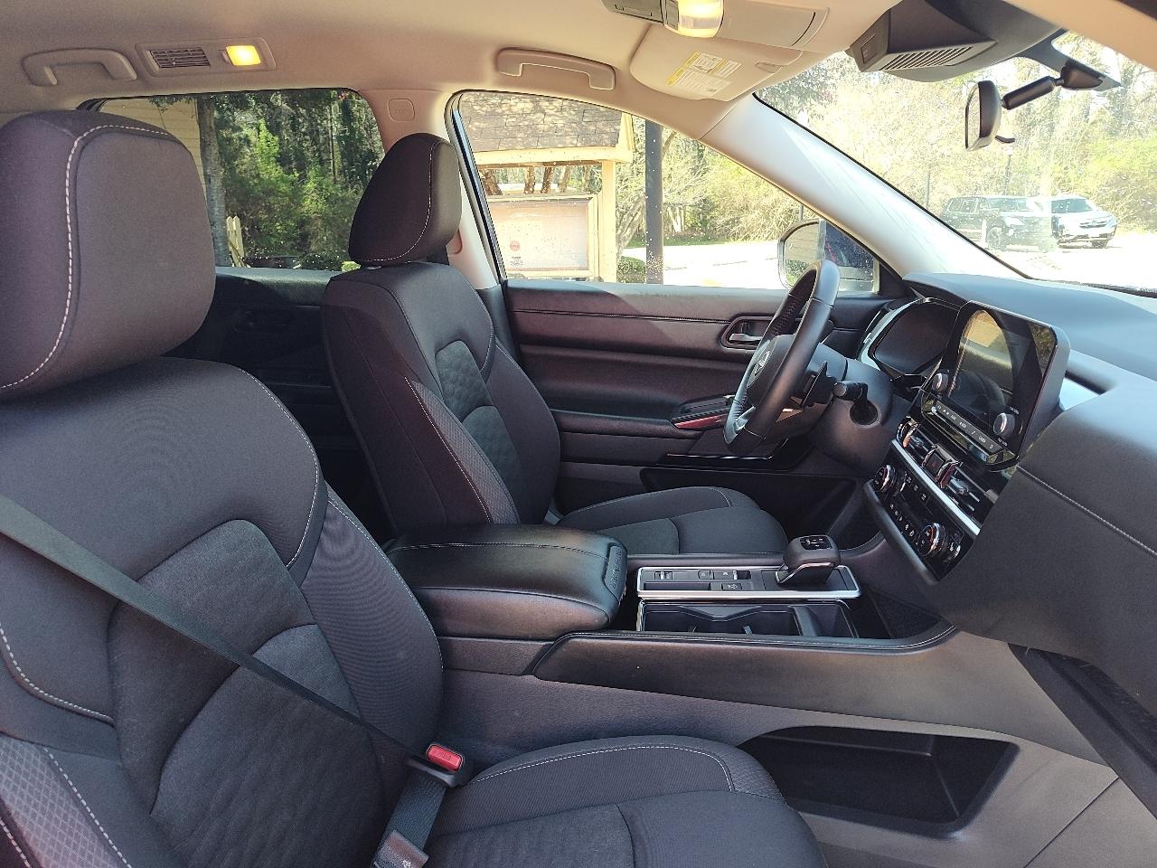 Nissan Pathfinder SV 2WD 2024