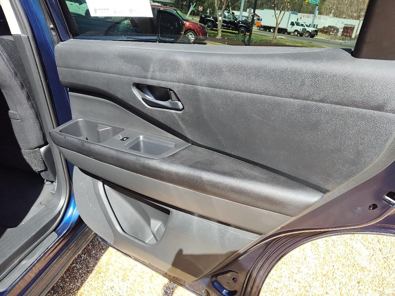 Nissan Pathfinder SV 2WD 2024