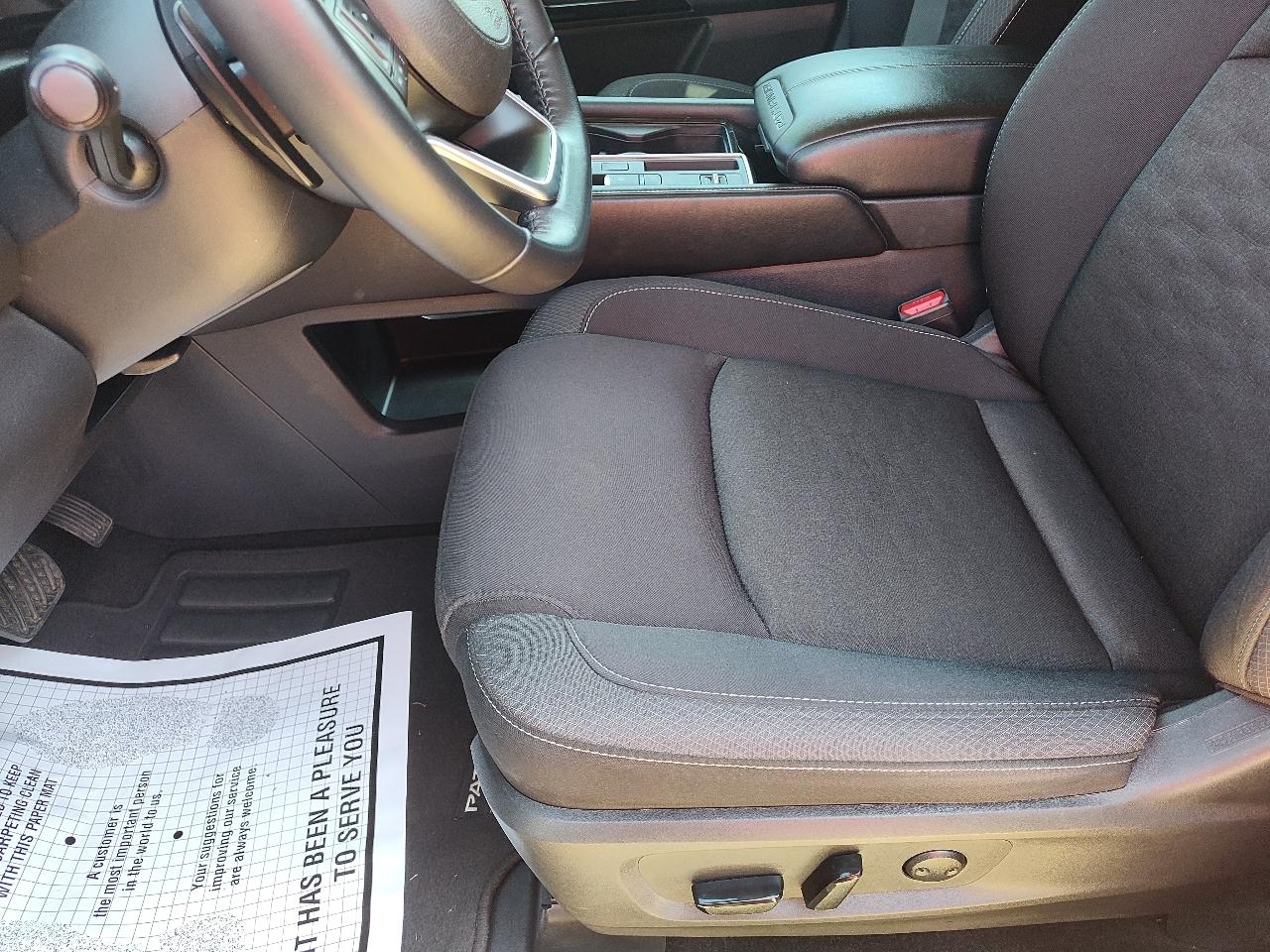 Nissan Pathfinder SV 2WD 2024