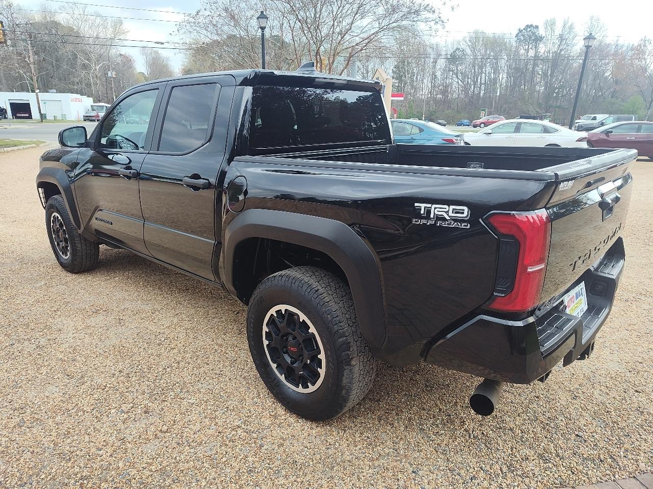 Toyota Tacoma 4WD SR5 Double Cab 5' Bed AT (Natl) 2024