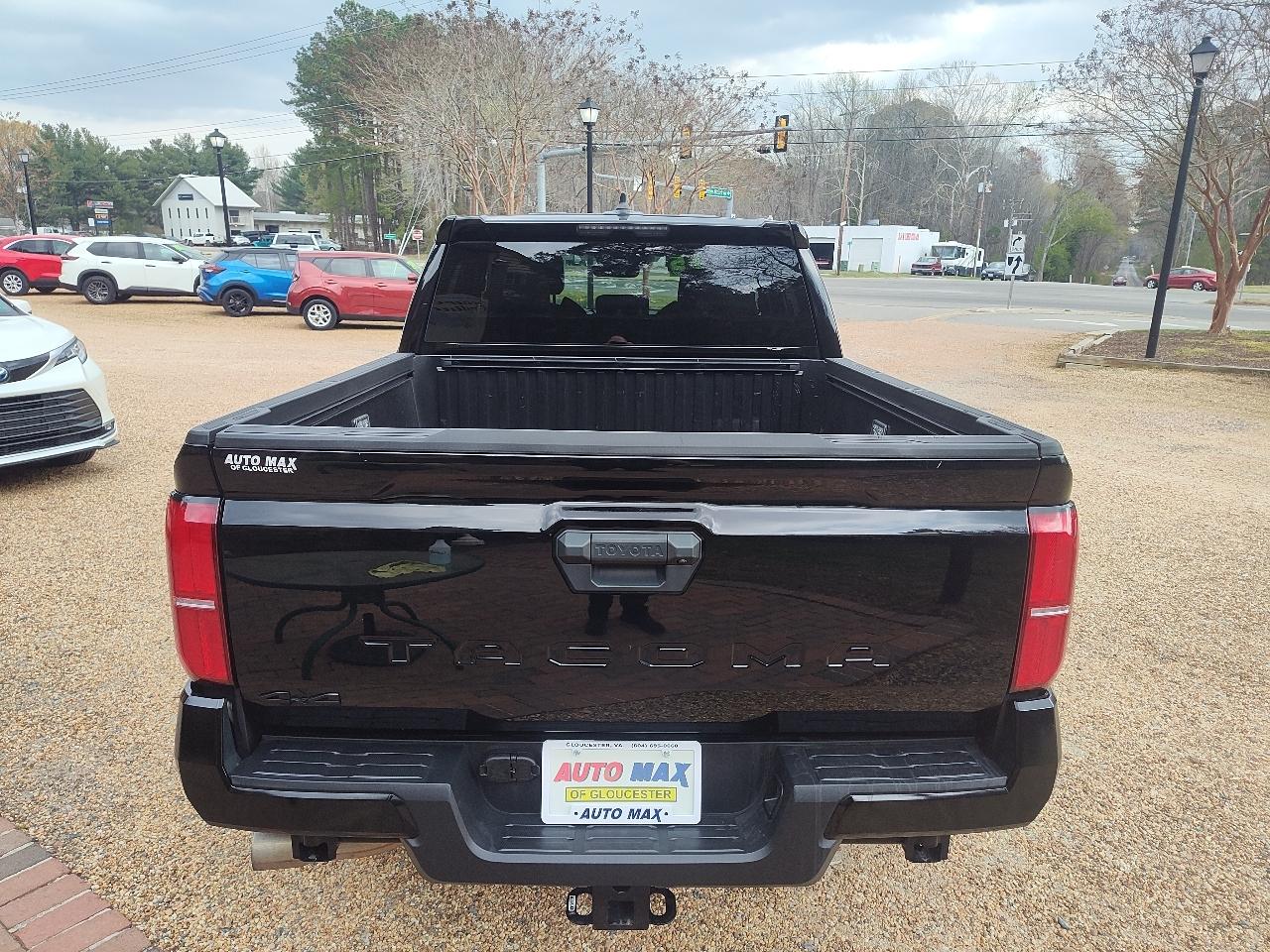 Toyota Tacoma 4WD SR5 Double Cab 5' Bed AT (Natl) 2024