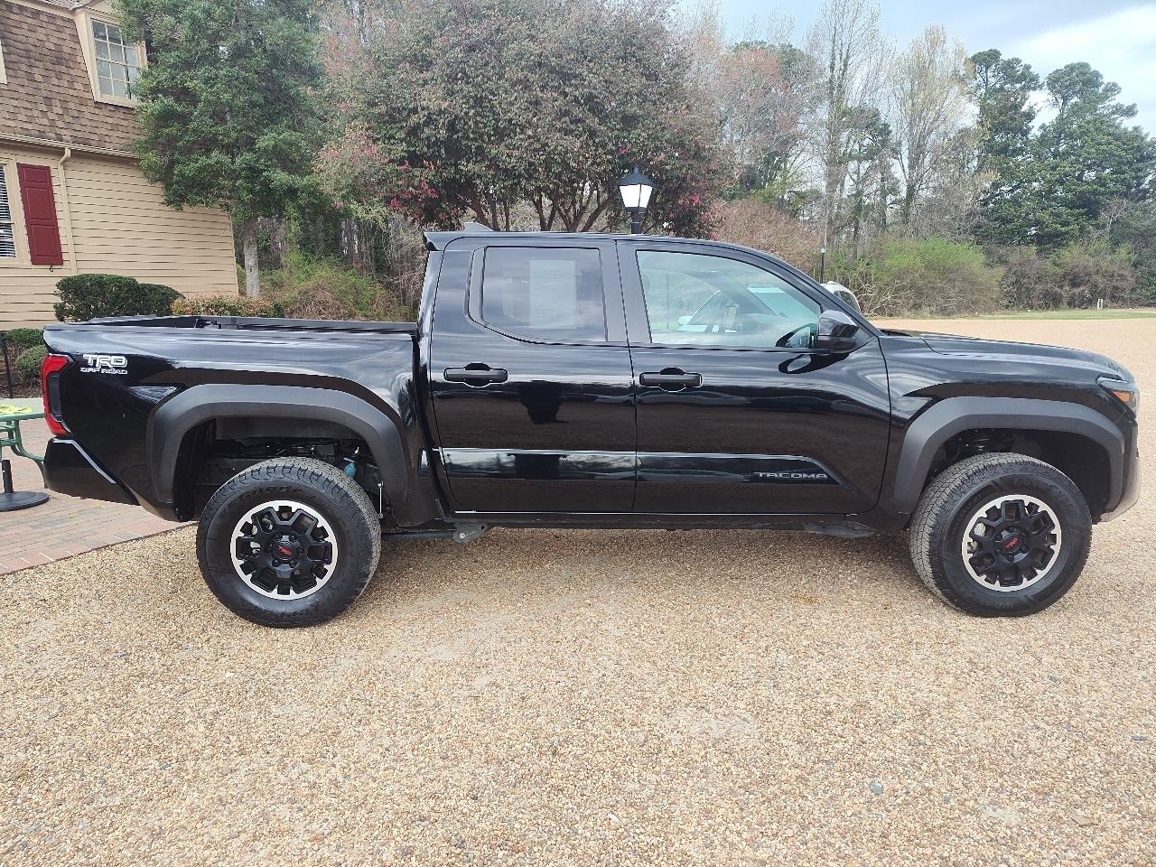 Toyota Tacoma 4WD SR5 Double Cab 5' Bed AT (Natl) 2024