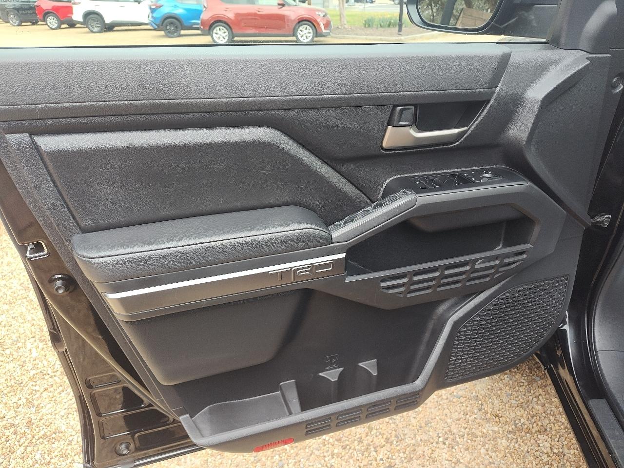 Toyota Tacoma 4WD SR5 Double Cab 5' Bed AT (Natl) 2024