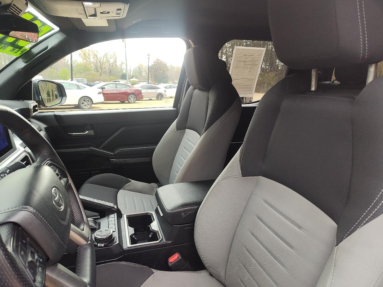 Toyota Tacoma 4WD SR5 Double Cab 5' Bed AT (Natl) 2024