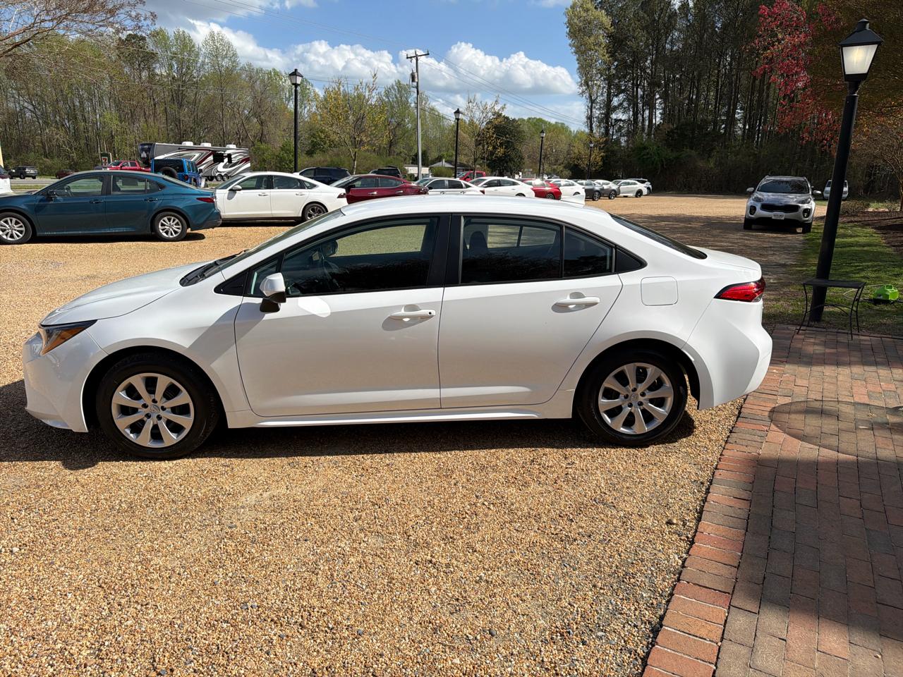 Toyota Corolla LE CVT (Natl) 2024