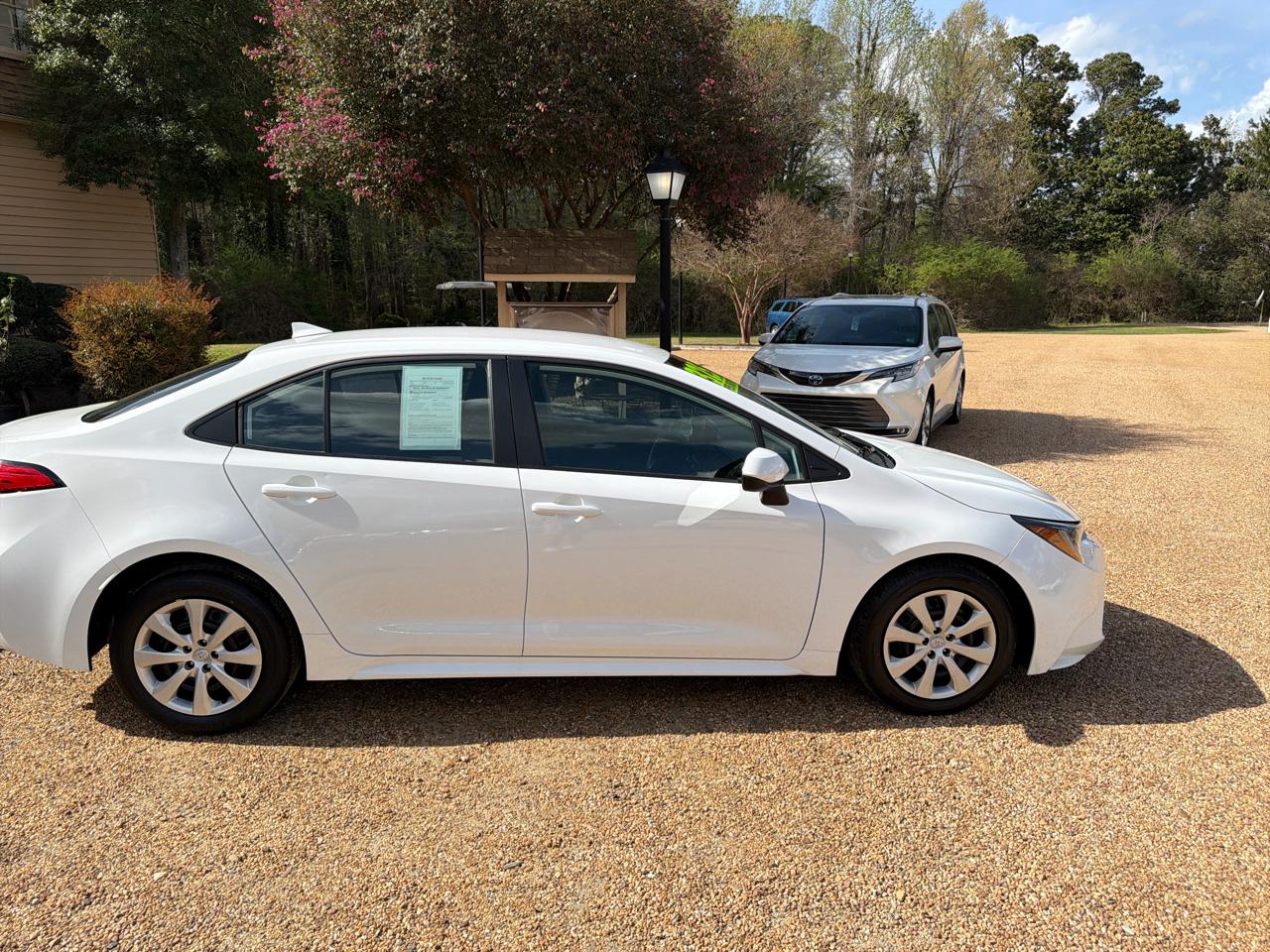 Toyota Corolla LE CVT (Natl) 2024