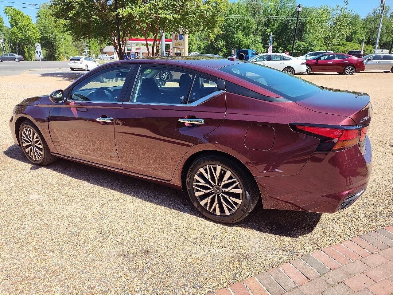 Nissan Altima 2.5 SV Sedan 2024