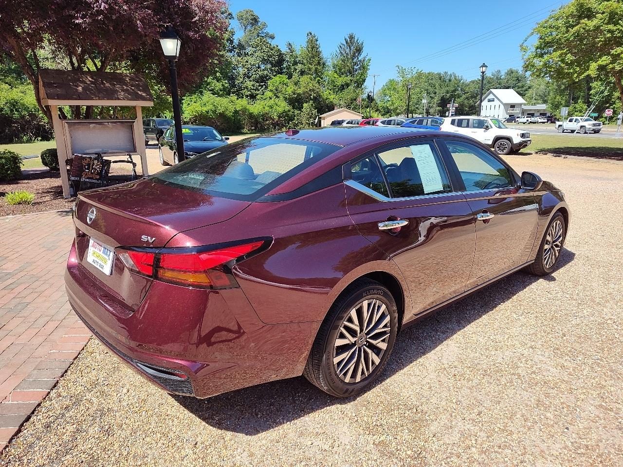 Nissan Altima 2.5 SV Sedan 2024