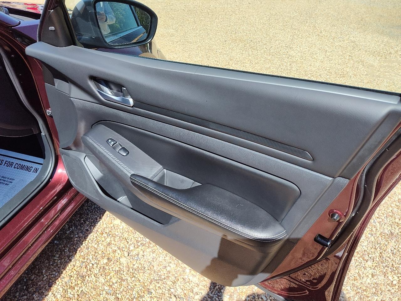 Nissan Altima 2.5 SV Sedan 2024